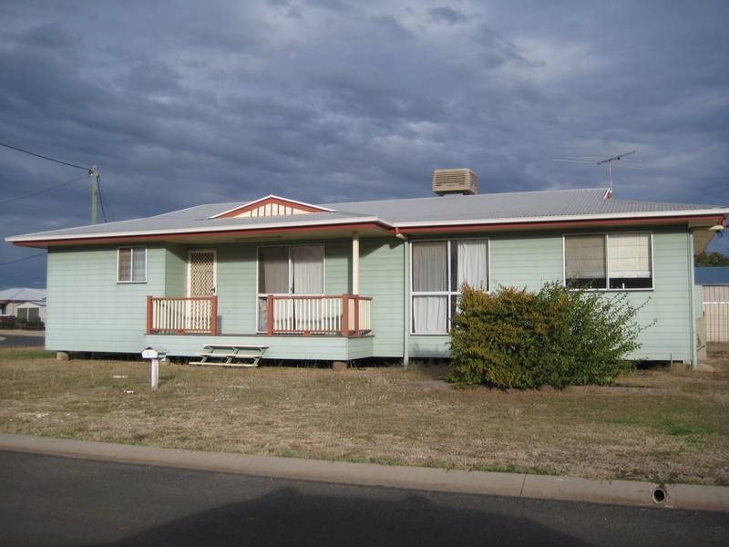 1 Oxley Place, Dalby QLD 4405