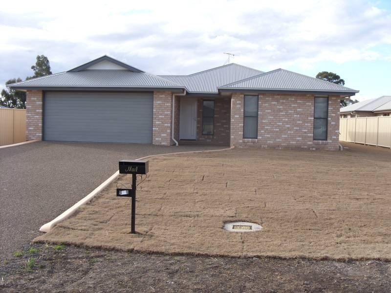 5 Barry Place, Dalby QLD 4405