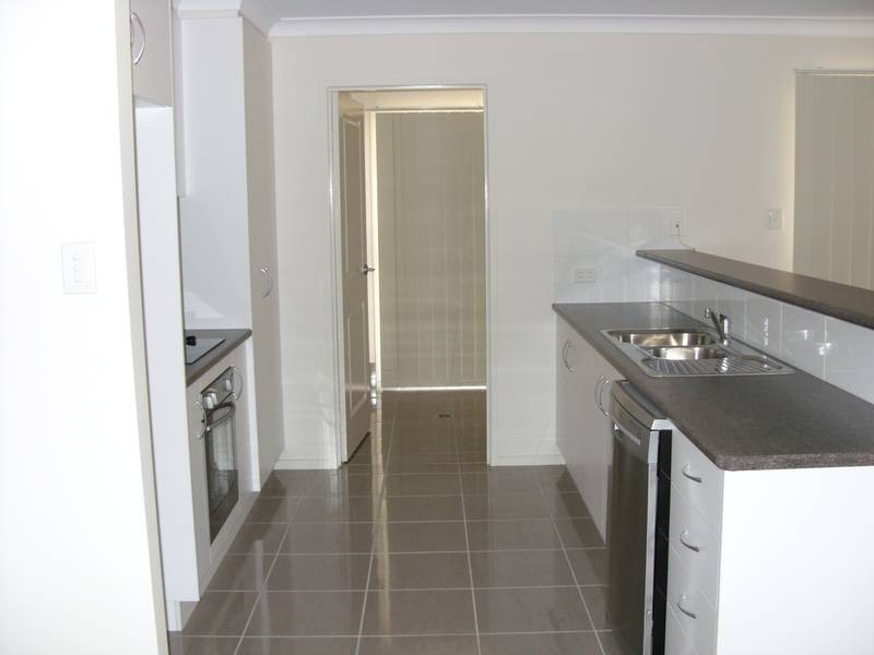 5 Barry Place, Dalby QLD 4405