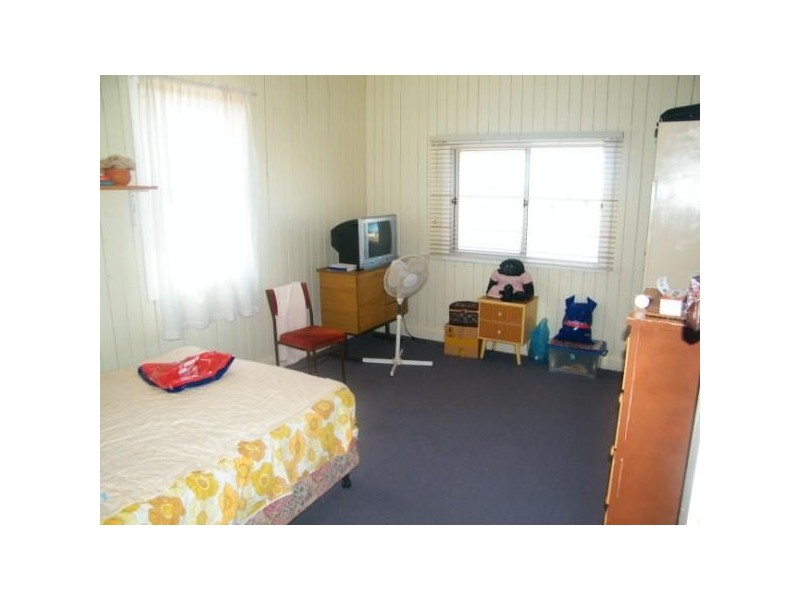 9 Bell Street, Dulacca QLD 4425