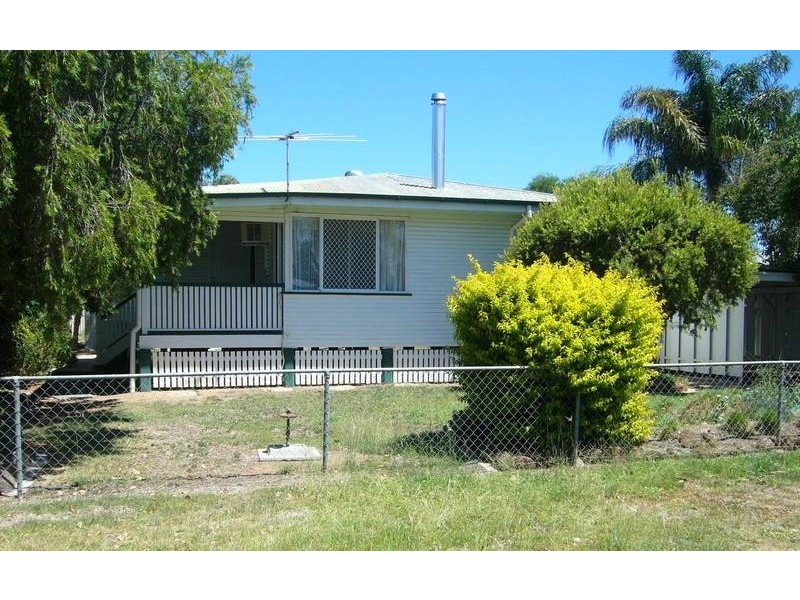 8 Jessop Street, Dalby QLD 4405