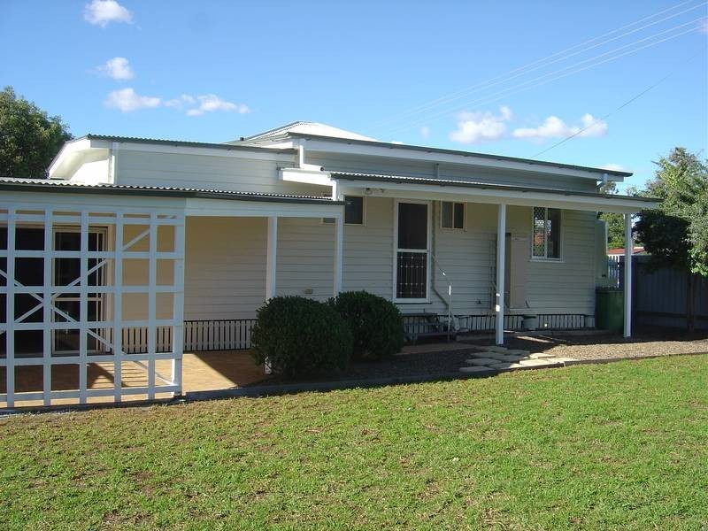 82 Edward Street, Dalby QLD 4405