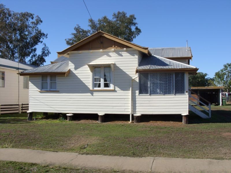 65 Arthur St, Dalby QLD 4405
