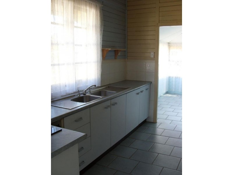 65 Arthur St, Dalby QLD 4405