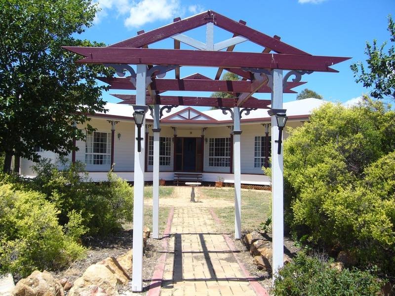 69 Sunrise Av, Dalby QLD 4405