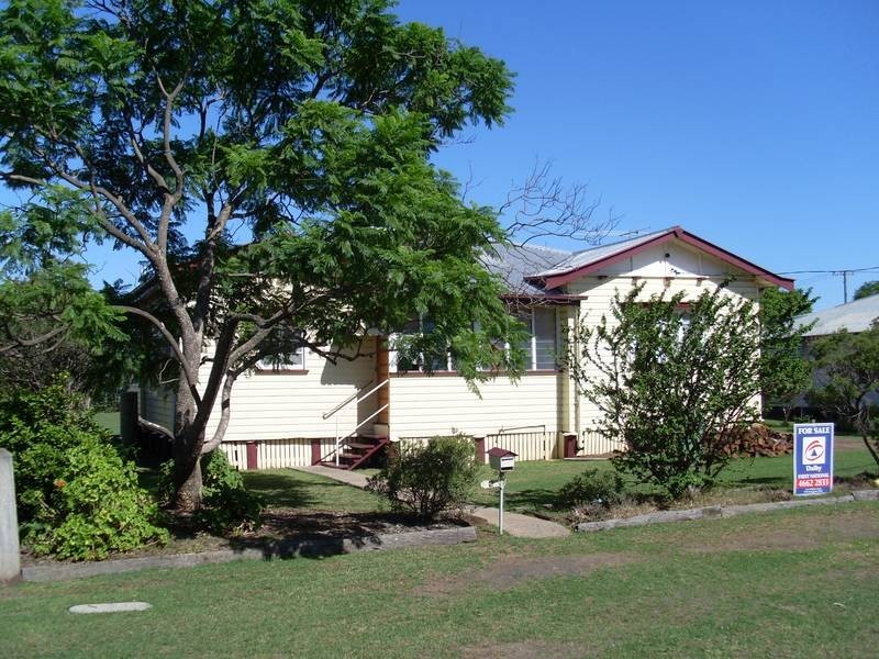 4 Knowles Street, Dalby QLD 4405