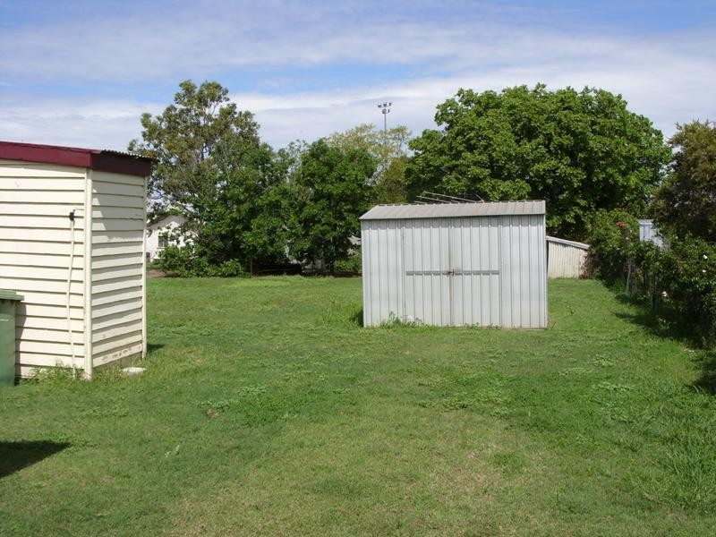 4 Knowles Street, Dalby QLD 4405