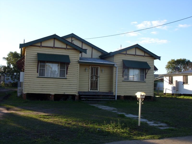 26 Arthur St, Dalby QLD 4405