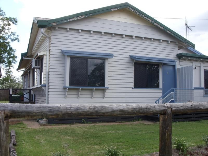 2/3a Ellen Street, Dalby QLD 4405