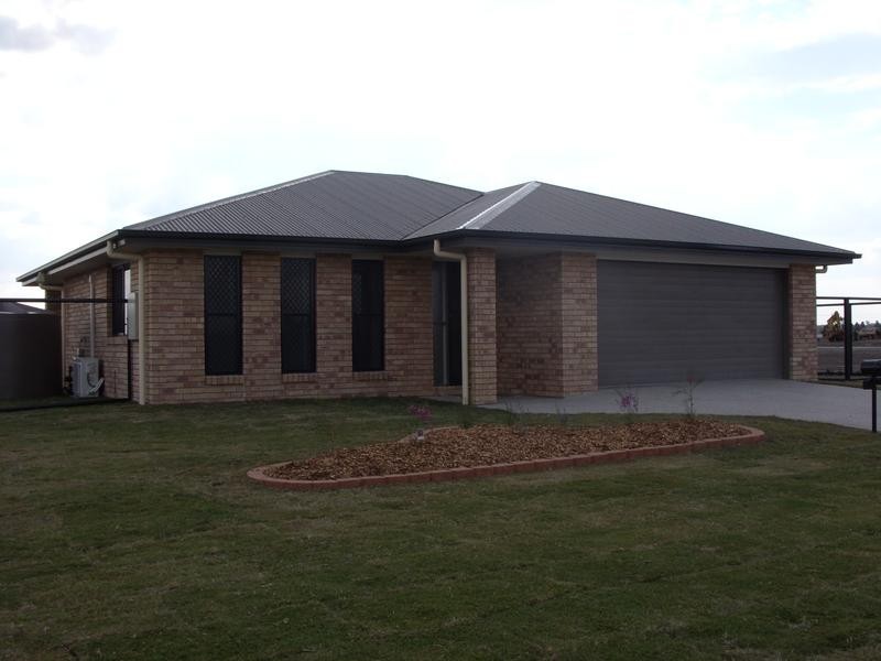 9 Pine St, Dalby QLD 4405