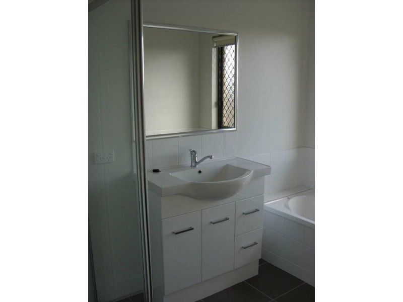 9 Pine St, Dalby QLD 4405