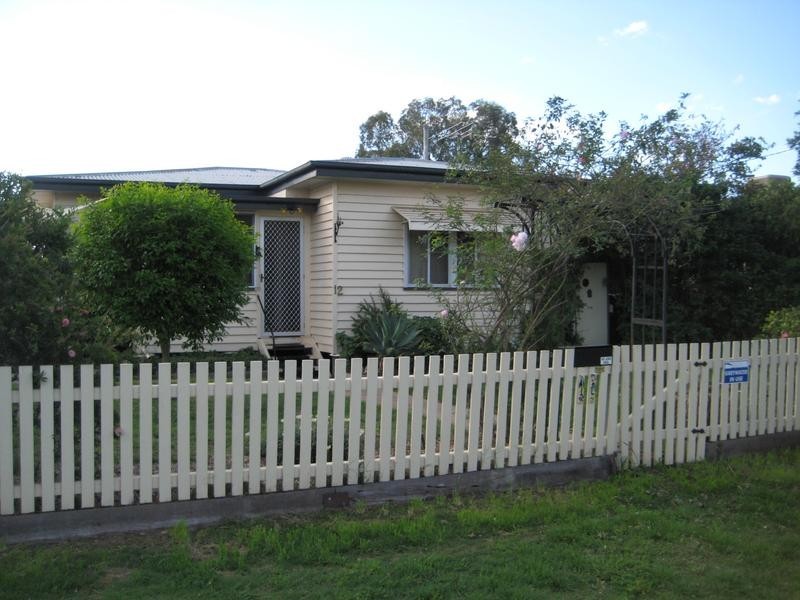12 Geisel Street, Dalby QLD 4405