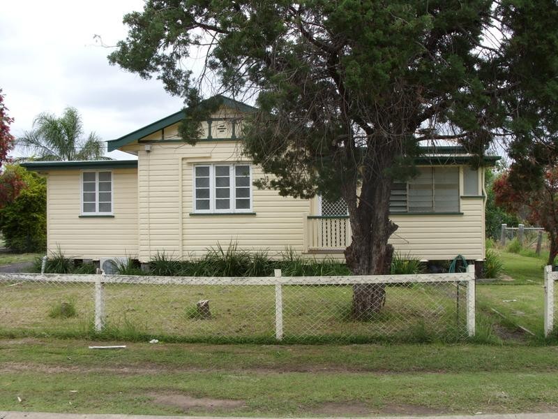 2 Higgenbotham Street, Dalby QLD 4405