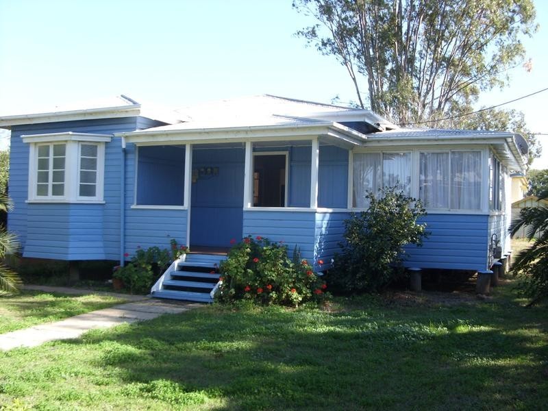 2 Wooburn St, Dalby QLD 4405