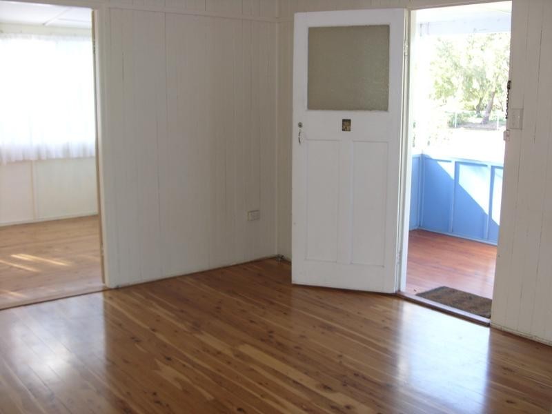 2 Wooburn St, Dalby QLD 4405