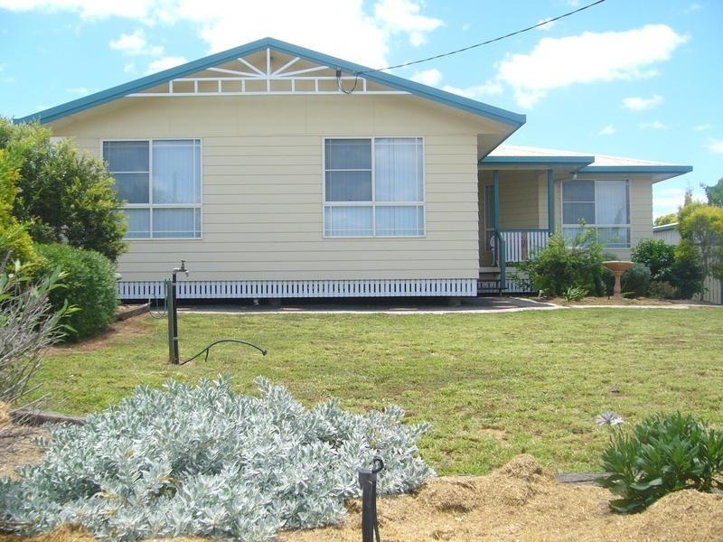 18 Lynette St, Dalby QLD 4405