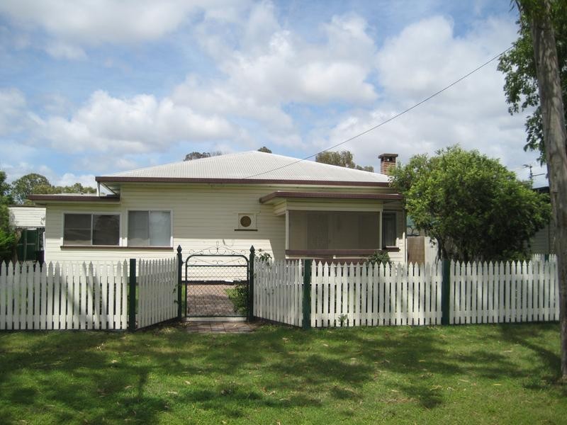 8 Wood Street, Dalby QLD 4405