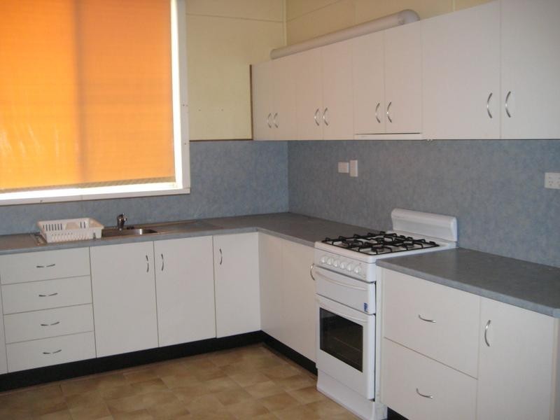 8 Wood Street, Dalby QLD 4405