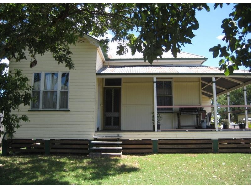 7 Lloyd Street, Dalby QLD 4405