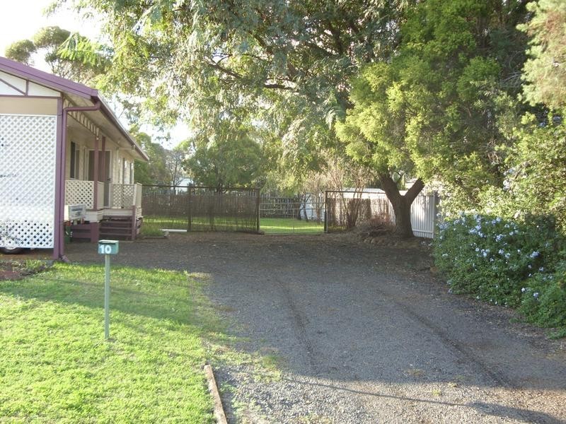 10 Leichhardt Ave, Dalby QLD 4405