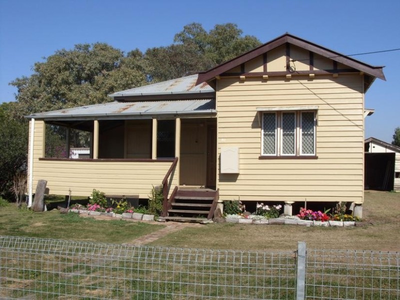 10 Bessie Street, Dalby QLD 4405