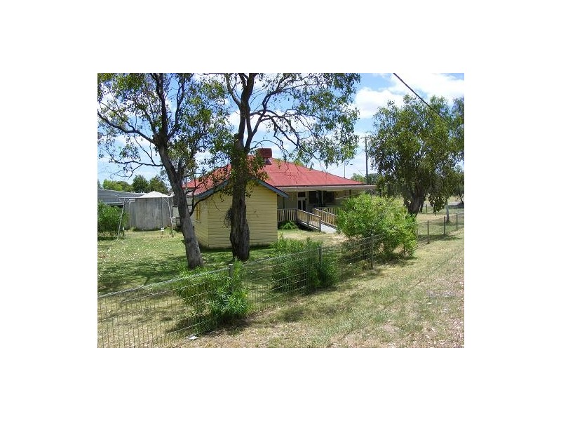 1 Sara Street, Tara QLD 4421