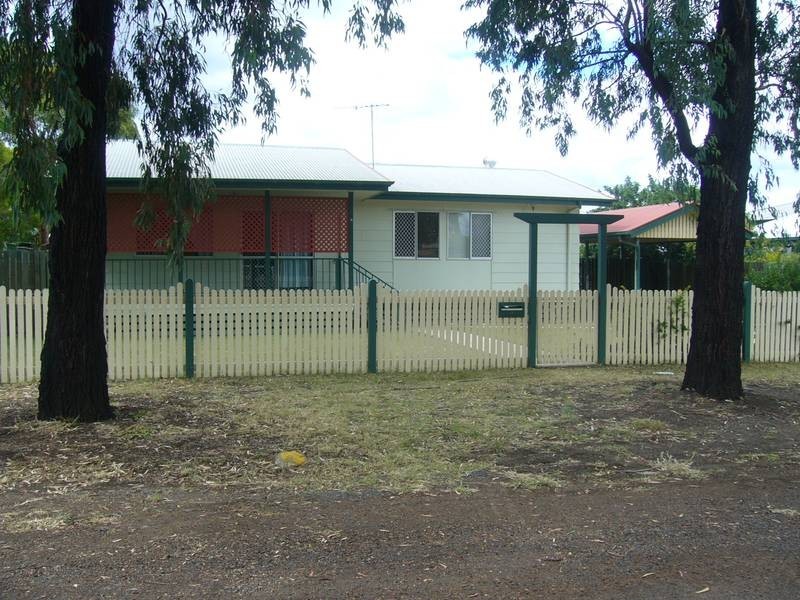 9 Raynor Street, Dalby QLD 4405