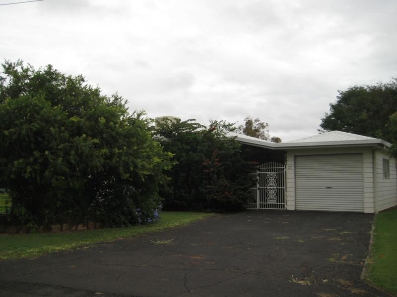 26 College Cr, Dalby QLD 4405