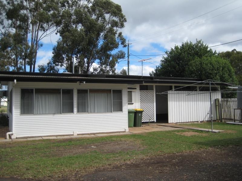 1 Rochedale Street, Dalby QLD 4405