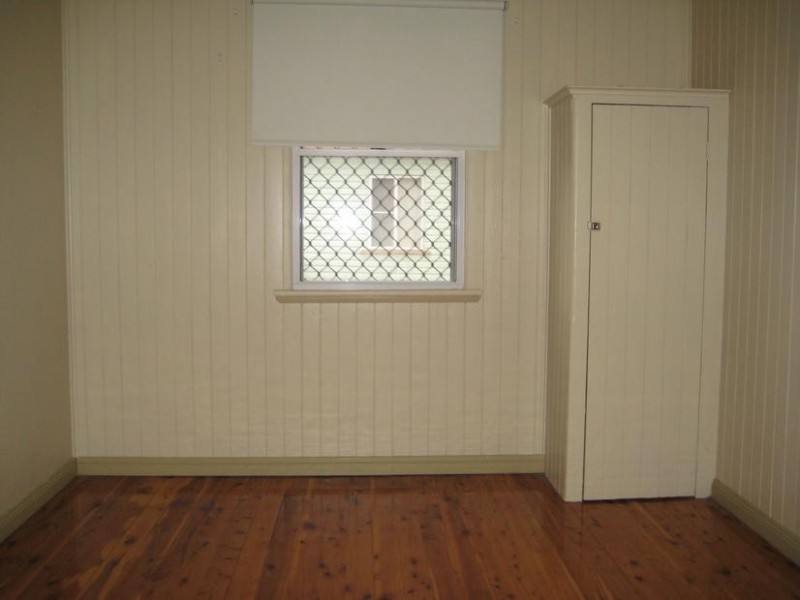 10 Bessie Street, Dalby QLD 4405