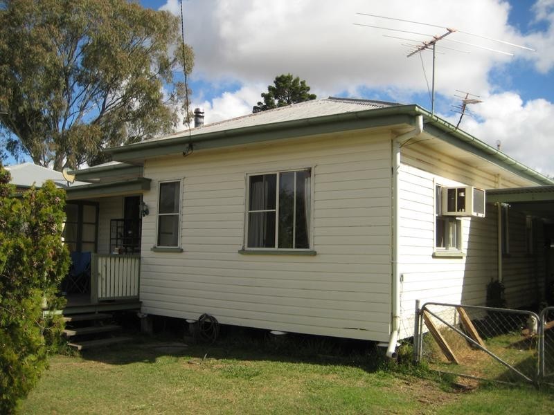 5 Ellen Street, Dalby QLD 4405