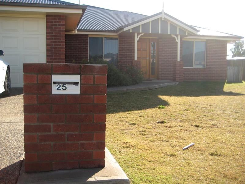 25 Glen Eagles Drive, Dalby QLD 4405