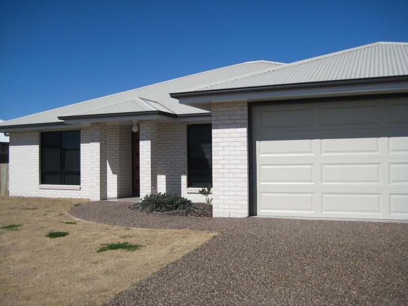 52 Diggers Drive, Dalby QLD 4405