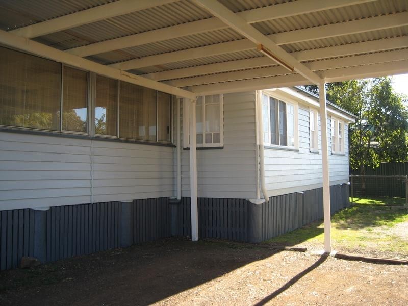 32 Skelton Street, Dalby QLD 4405