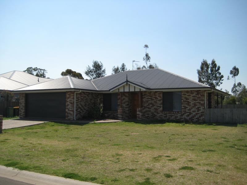 3 St Andrews Chase, Dalby QLD 4405