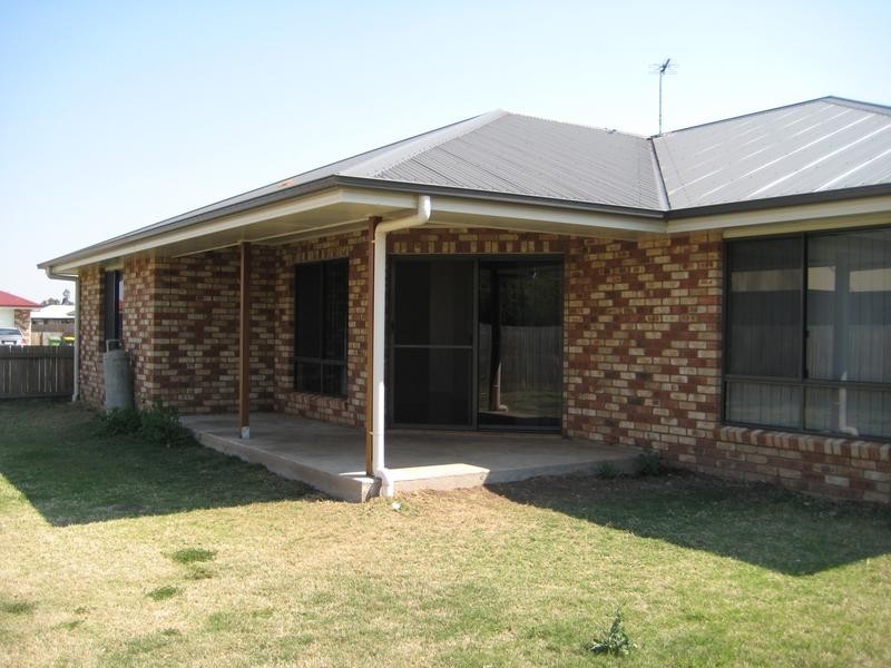 3 St Andrews Chase, Dalby QLD 4405