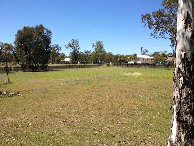 5 Wallace Street, Kogan QLD 4406