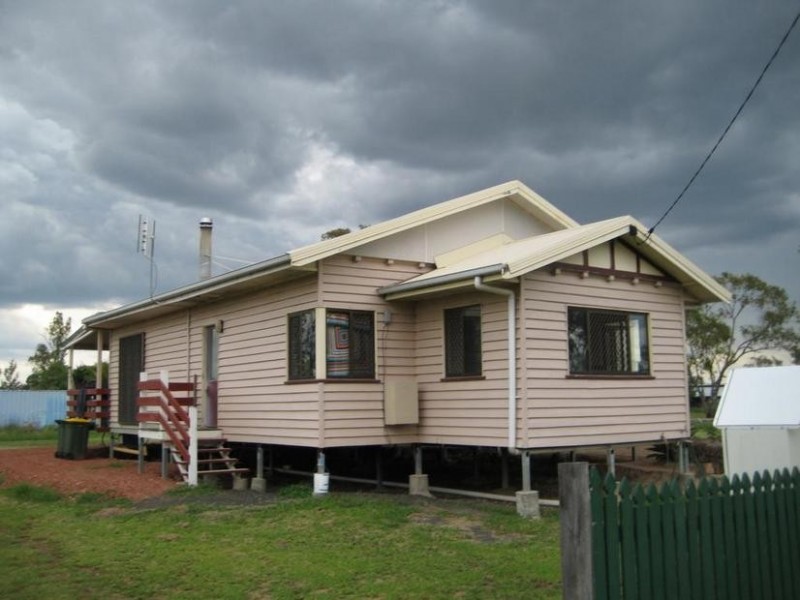 20 Albert Street, Jandowae QLD 4410