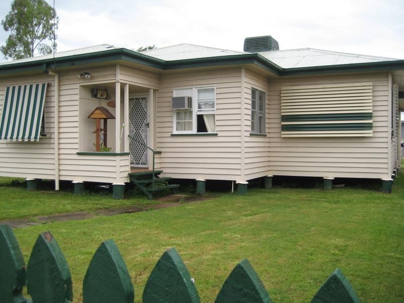 8 Thorley Street, Dalby QLD 4405