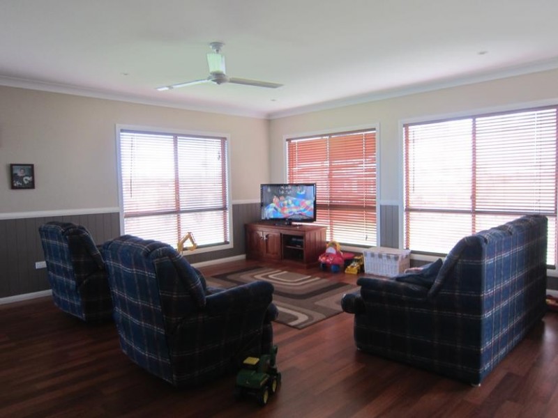 52 Southern Cross Drive, Dalby QLD 4405
