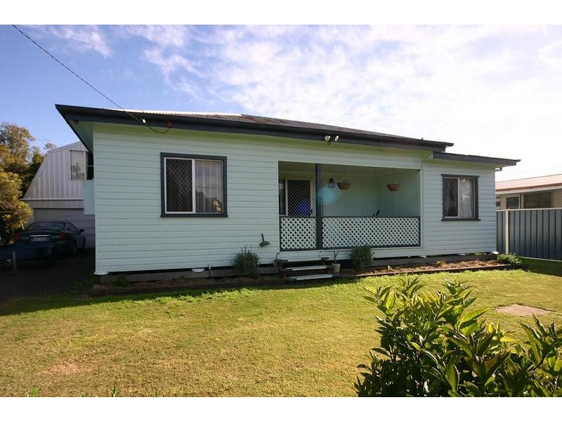 4 Pratten Street, Dalby QLD 4405