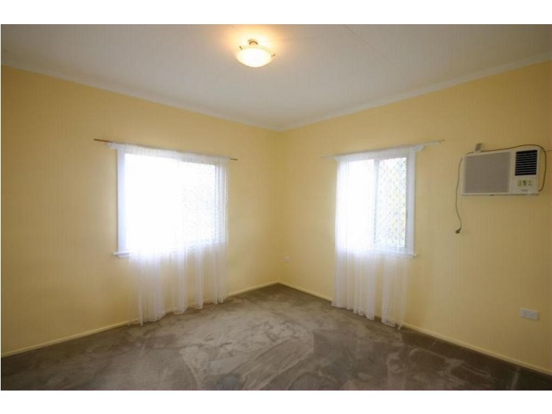 4 Pratten Street, Dalby QLD 4405
