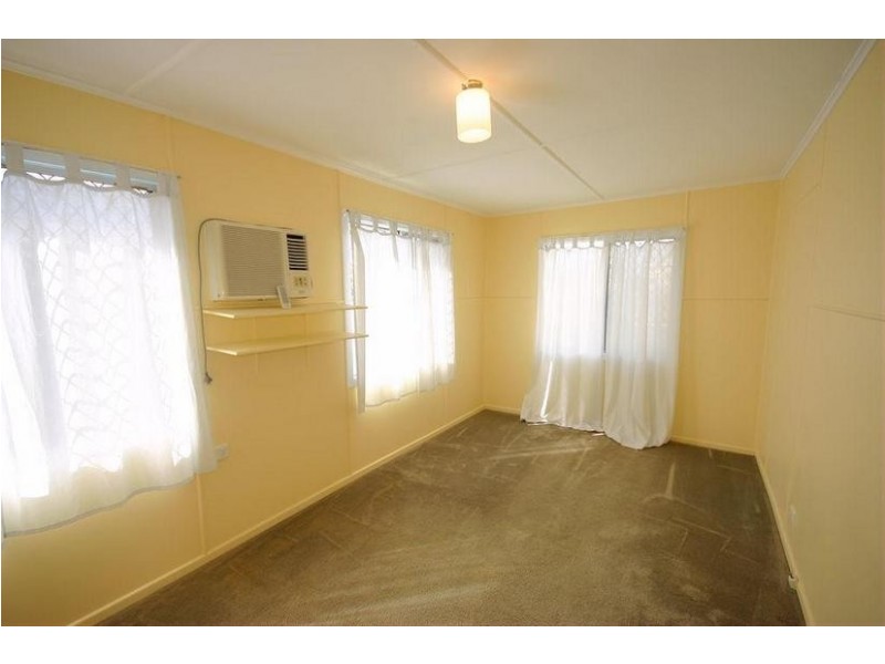 4 Pratten Street, Dalby QLD 4405