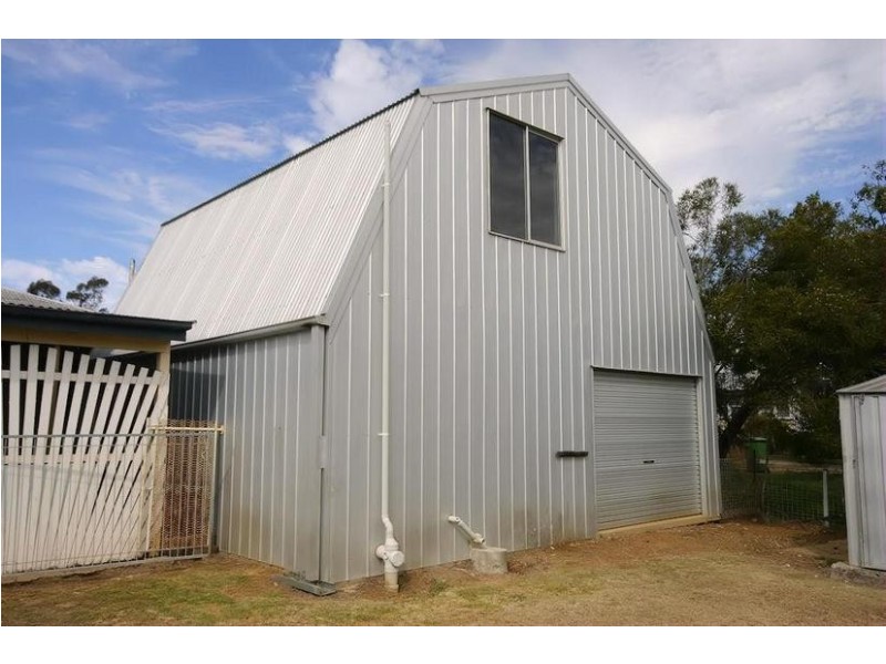 4 Pratten Street, Dalby QLD 4405