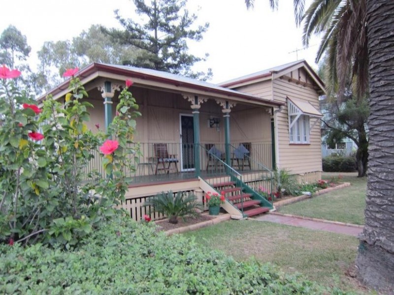 74 Drayton Street, Dalby QLD 4405