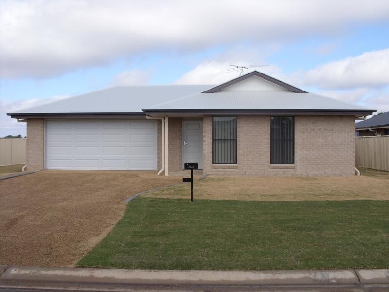 4 Keys Place, Dalby QLD 4405