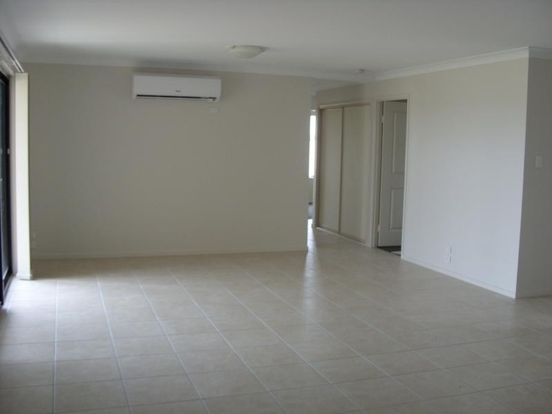 4 Keys Place, Dalby QLD 4405
