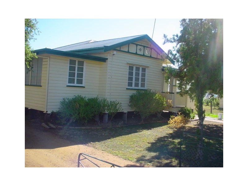 2 Higginbotham Street, Dalby QLD 4405