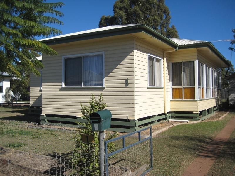 1 Lloyd Street, Dalby QLD 4405