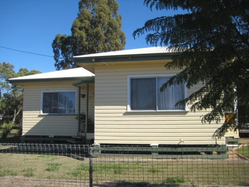 1 Lloyd Street, Dalby QLD 4405